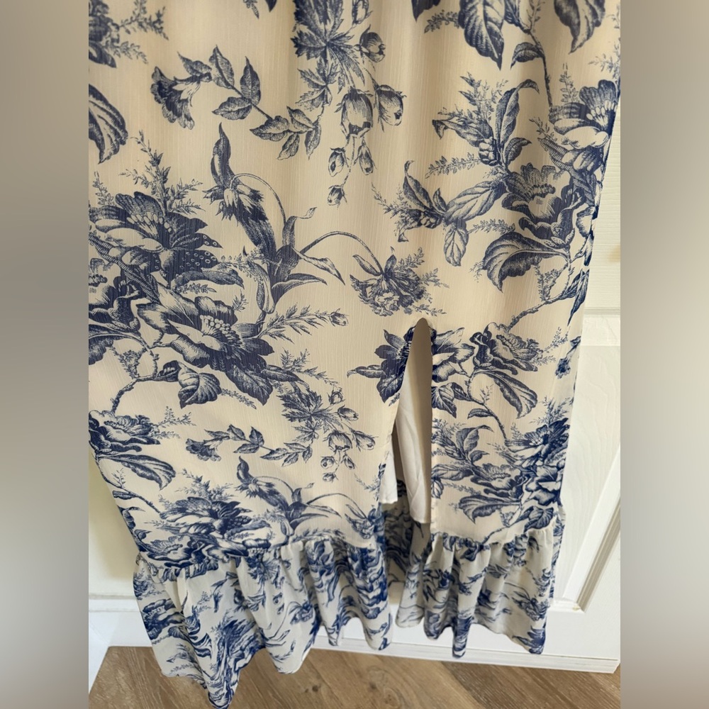 Express Printed V-Neck Ruffle Maxi Dress - Picture 7 of 7